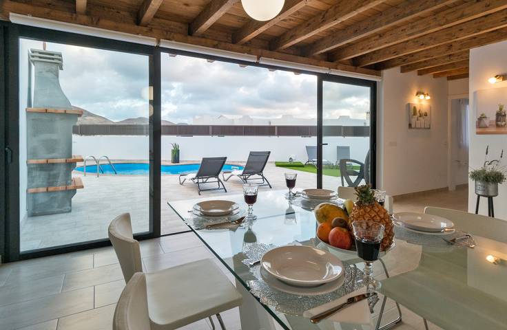 Casa Valeria: casa vacacional espaciosa con WiFi en Mancha Blanca in Mancha Blanca, Tinajo