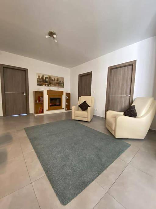 Gîte pour 8 personnes, avec jardin ainsi que vue et piscine dans Qawra - 3