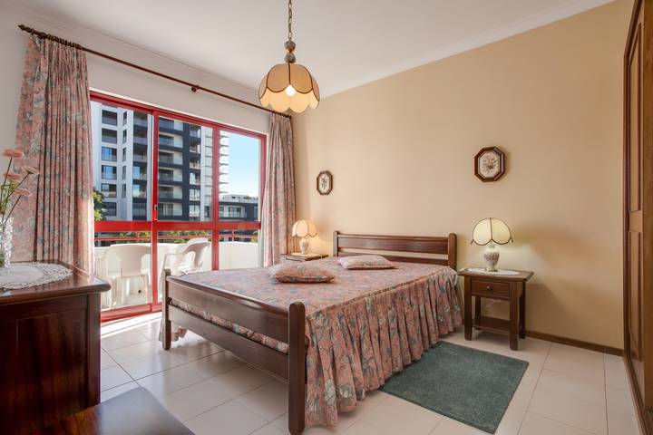 Ganze Wohnung, Ferienwohnung "Sonne und Sand" nahe dem Strand mit Balkon in Cavacos, Quarteira