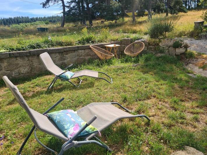 Gîte pour 2 personnes, avec piscine et vue ainsi que jardin et terrasse à Saint-Romain-Lachalm - 3