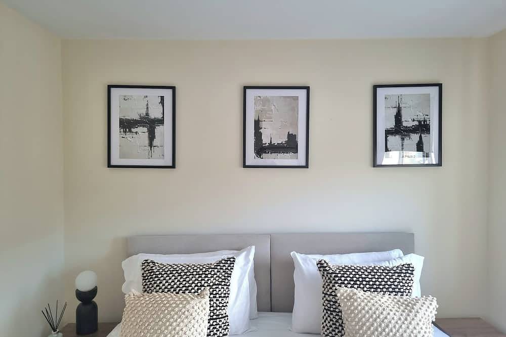 Welcoming 4-bedroom townhome with Wifi and parking in charming Rugby in Warwickshire