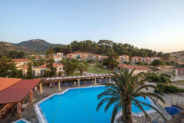 Hôtel pour 2 personnes, avec Balcon et Terrasse ainsi que Jardin et Bassin pour enfant à Petra (Grece)
