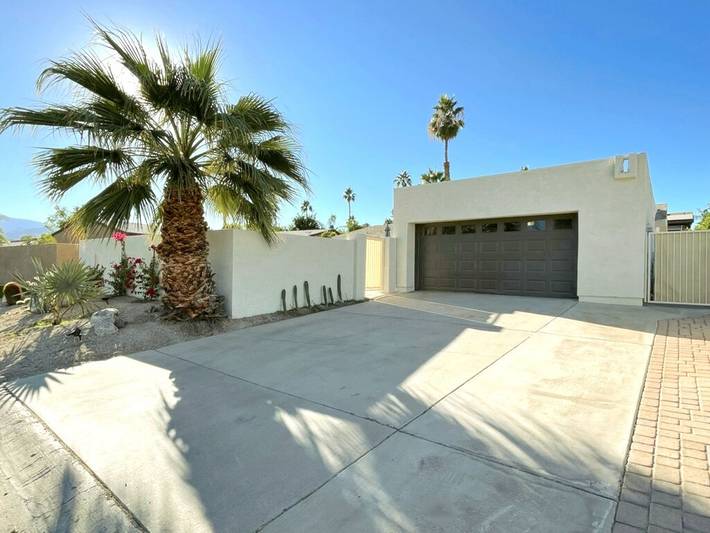 Vacation rental for 6 people, with hot tub and yard in Indian Wells