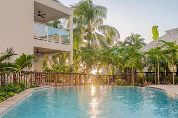 Hôtel pour 2 personnes, avec jardin et jacuzzi ainsi que piscine et bassin pour enfant en Martinique