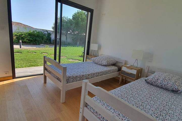 Location de vacances pour 12 personnes, avec terrasse et jardin dans Plage Coupereau - 3