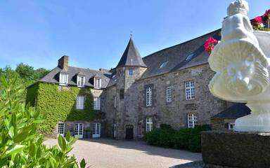 Chambre d’hôte pour 3 personnes, avec vue sur le lac et jardin ainsi que piscine et vue à Pleugueneuc