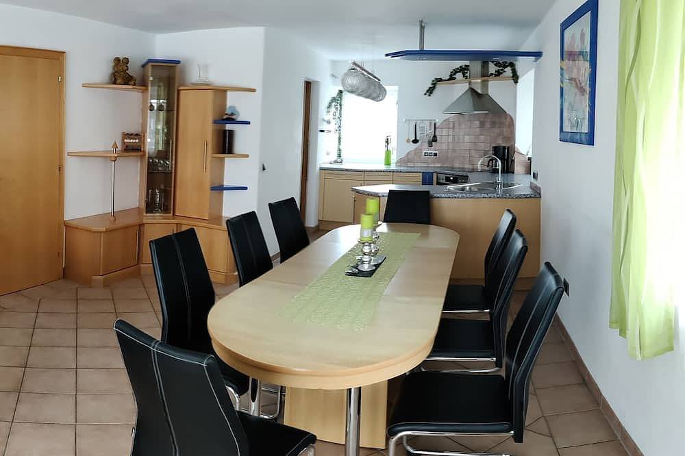 Großzügiges Ferienhaus für 9 Personen mit Sauna und Kellerbar in Kirchberg in Kirchberg in Tirol, Hohe Salve