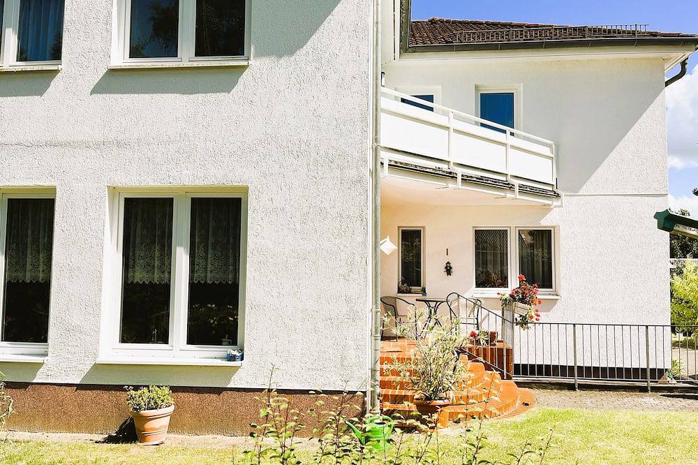 Ganze Wohnung, M9 Ferienwohnung mit Balkon am Waldrand im Ostseeland - 4-Raum-Fewo, Kaminofen, in Neubukow, Neubukow-Salzhaff