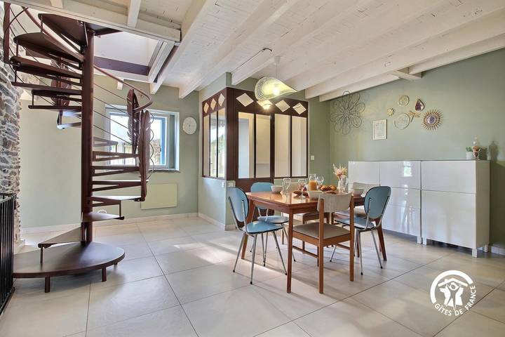 Gîte pour 6 personnes, avec Terrasse et Jardin