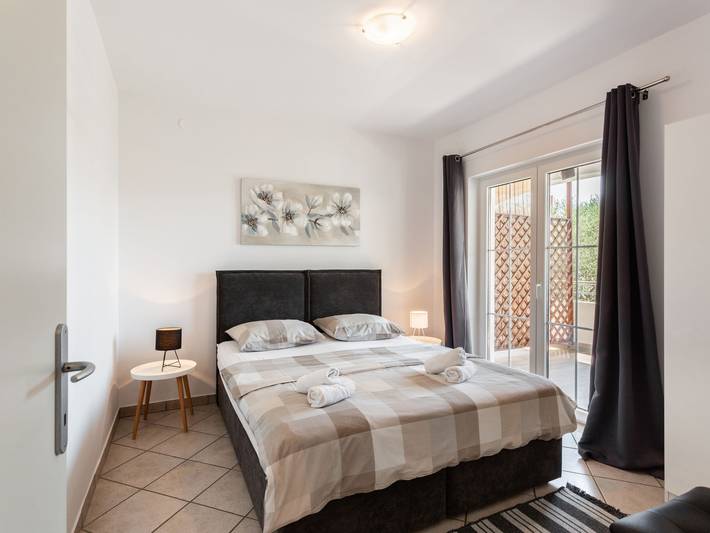 Ferienwohnung für 5 Personen, mit Balkon und Garten in Sukosan - 4