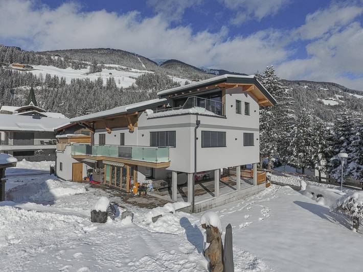 Ferienwohnung für 10 Personen, mit Balkon und Terrasse sowie Sauna in Neukirchen am Großvenediger