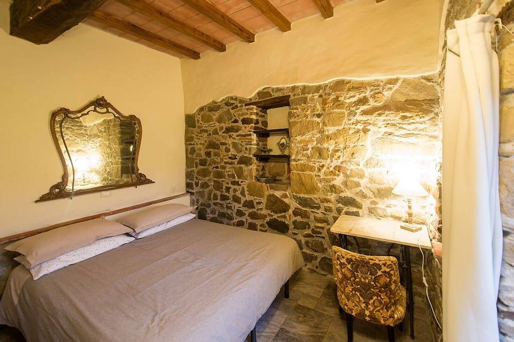 Stenen Rustico met tuin in het oude Toscaanse dorp Infraroodsauna Escluiva in Villa Basilica, Provincie Lucca