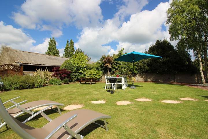 Gîte pour 8 personnes, avec Terrasse ainsi que Jardin et Vue à Lézardrieux - 2