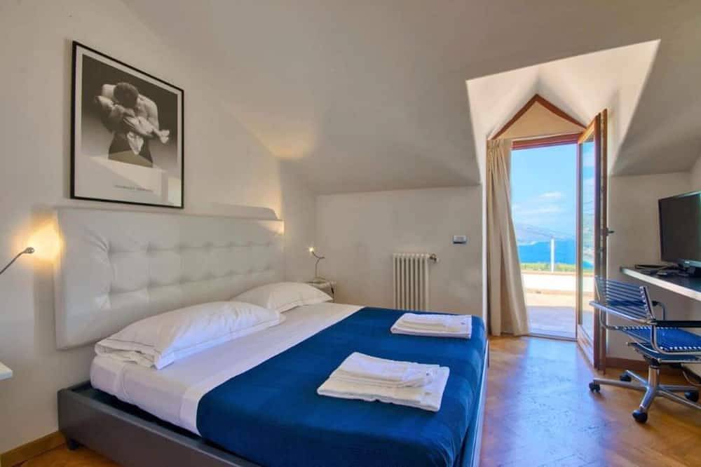 Villa in Taormina with 8 bedrooms sleeps 16 in Taormina, Messina Province