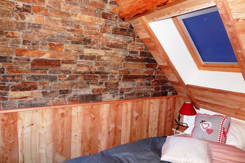 Charming and relaxing cottage with private jacuzzi in Crots, Écrins National Park