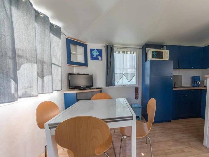 Mobil home pour 4 personnes, avec piscine et bassin pour enfant à Trédrez-Locquémeau - 3