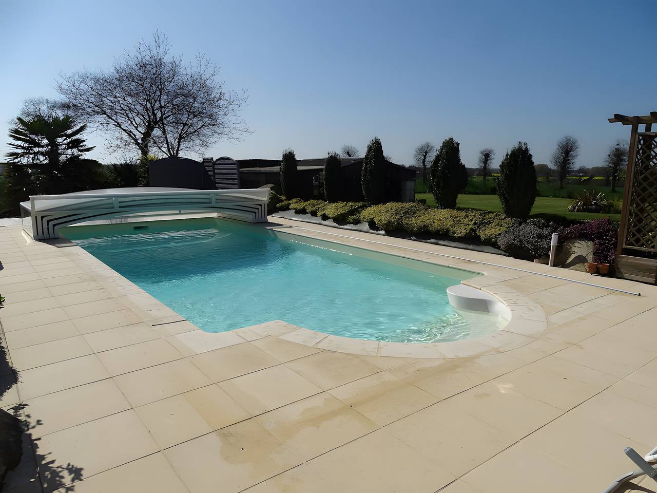 Holiday Home "Gîte Les Hortensias with Pool" – Private Pool, Wi-Fi & Air Conditioning in Trébédan, Dinan region
