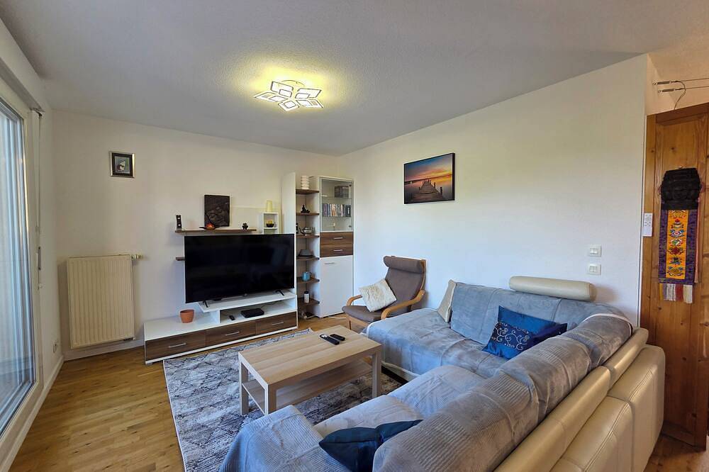 Apartamento entero, Charming T3 duplex, 67m2 13m2 outdoor terrace, 1km from Geneva, parking box. in Archamps, Región de Saint-Julien-en-Genevois