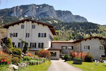 Hôtel pour 5 personnes, avec jardin à Thollon-les-Mémises