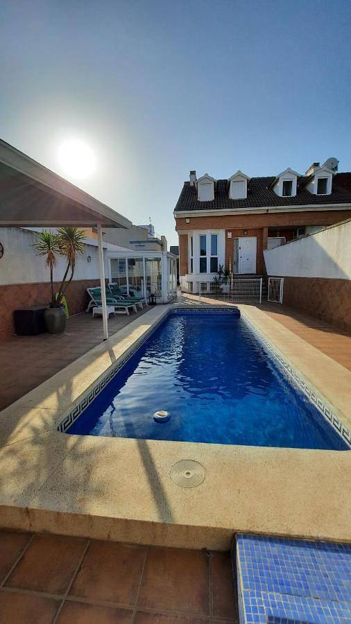 Casa para 6 personas, con terraza y piscina en Gandía