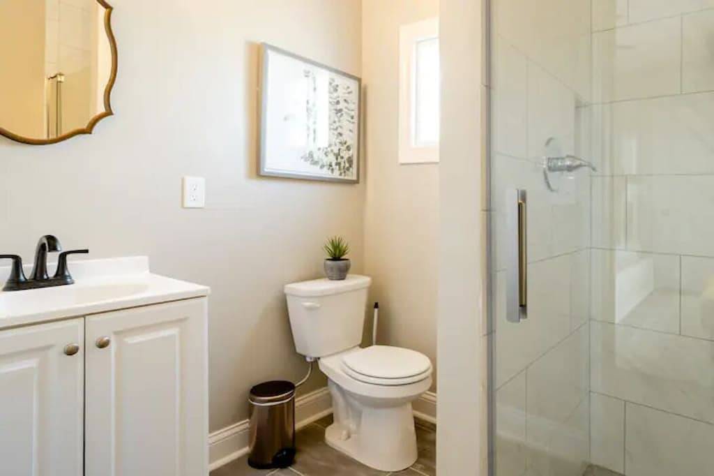 3 King Beds+ Walk the Street Car + Balcony in Kansas City, Missouri