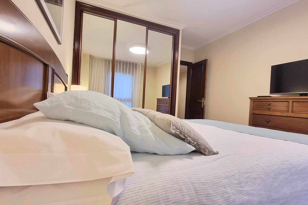 Entire apartment, Apartamento Vacacional Pelicano in Llanes, Costa Verde (Spain)