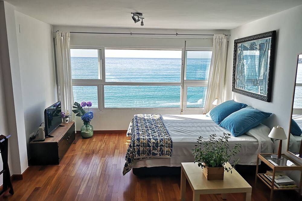 Entire apartment, Blue loft. Wonderful sea views. Free Wifi, Ac. Ideal couples. Albufereta in El Barrio, Alicante
