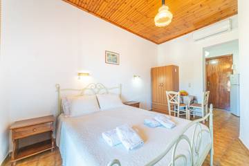 Vacation Rental for 2 People in Paleokastritsa, Corfu, Photo 3