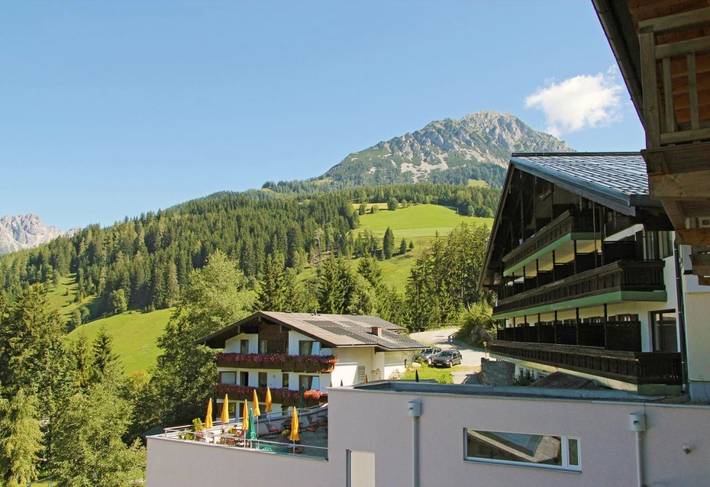 Hotel für 3 Personen, mit Balkon und Terrasse sowie Garten und Pool