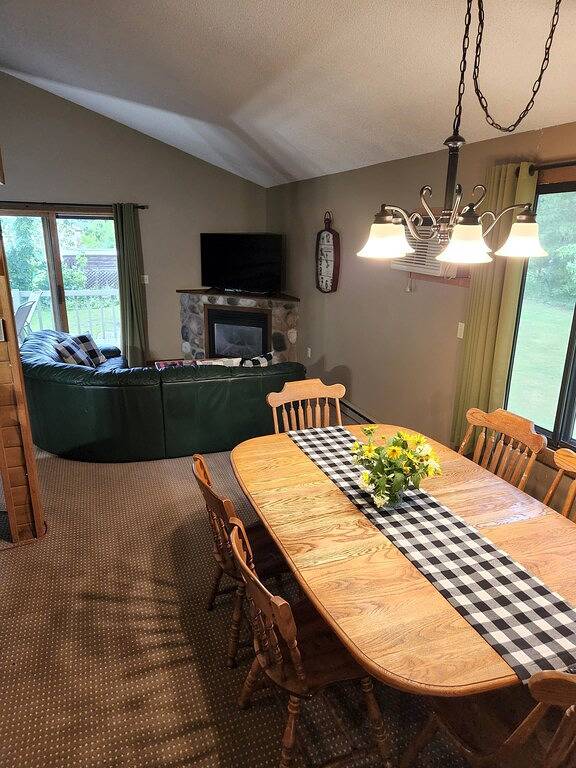 Lakes-area vacation - walk to Pelican Lake, golfing, bars, restaurants and more! in Breezy Point, Crow Wing County