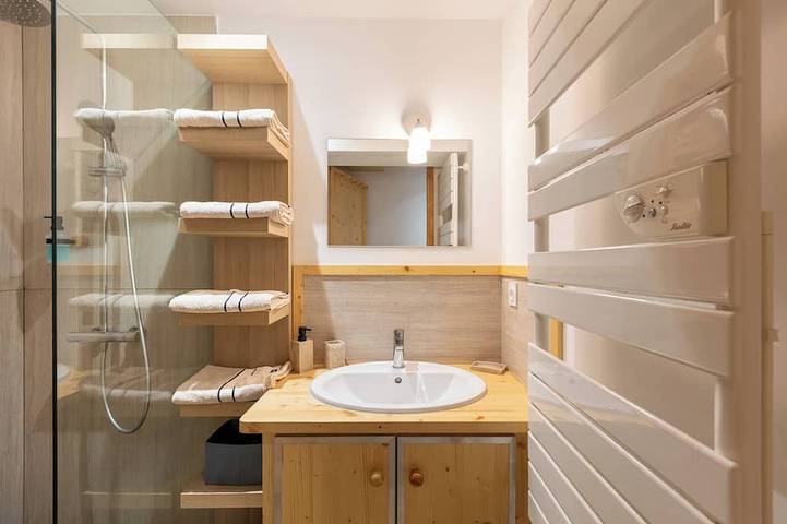 Apartamento entero, Family cocoon for nature lovers overlooking the forest. in Matemale, Parque Natural Regional de los Pirineos Catalanes