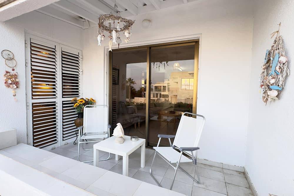 Ganze Wohnung, Cozy 2-bedroom apartment walking dinstance to beach in Πύλα, Larnaca Bezirk