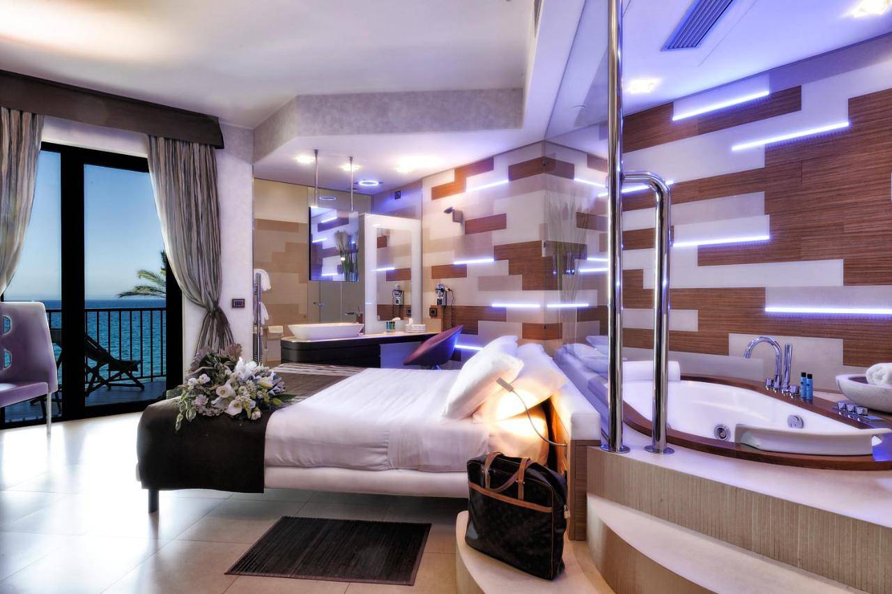 Mare Hotel in Savone (Ville), Savona