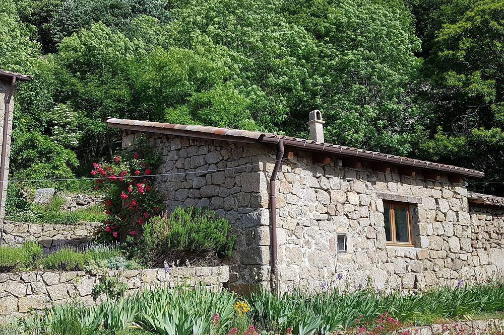 Grand gîte en pierre au coeur de l'Ardèche in Saint-Étienne-de-Serre, Parc naturel régional des Monts d'Ardèche