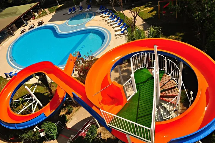 Aparthotel para 5 personas, con jardín y sauna además de vistas y piscina, Se admiten mascotas - 1