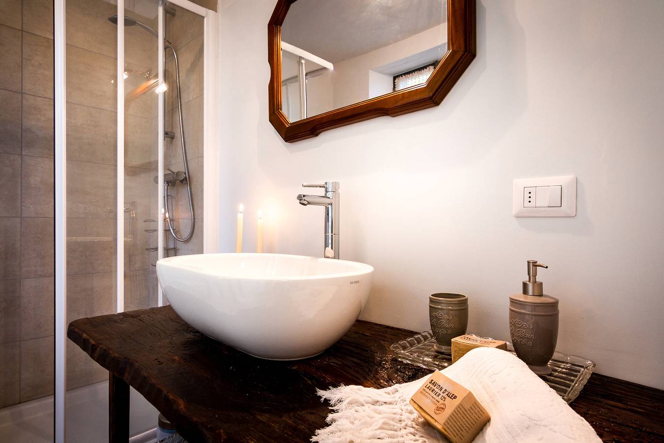 Appartamento intero, Appartamento 'Loft e Veranda sul Lago di Como' con Vista Lago, Wi-Fi e Aria Condizionata in Mezzovico (Blevio), Blevio