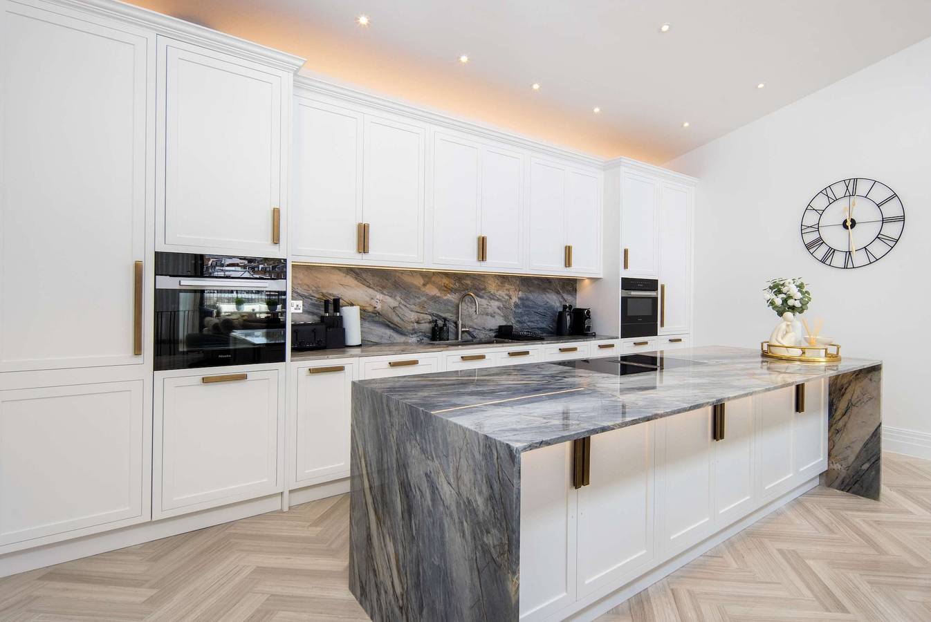 Entire apartment, 1 Min Walk to Harrods   Knightsbridge Duplex in Kensington and Chelsea, London