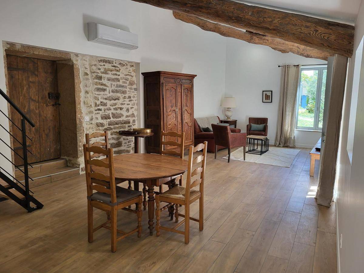 Appartement entier, Two-Bedroom Apartment in Albigny-sur-Saône, Lyon et ses environs