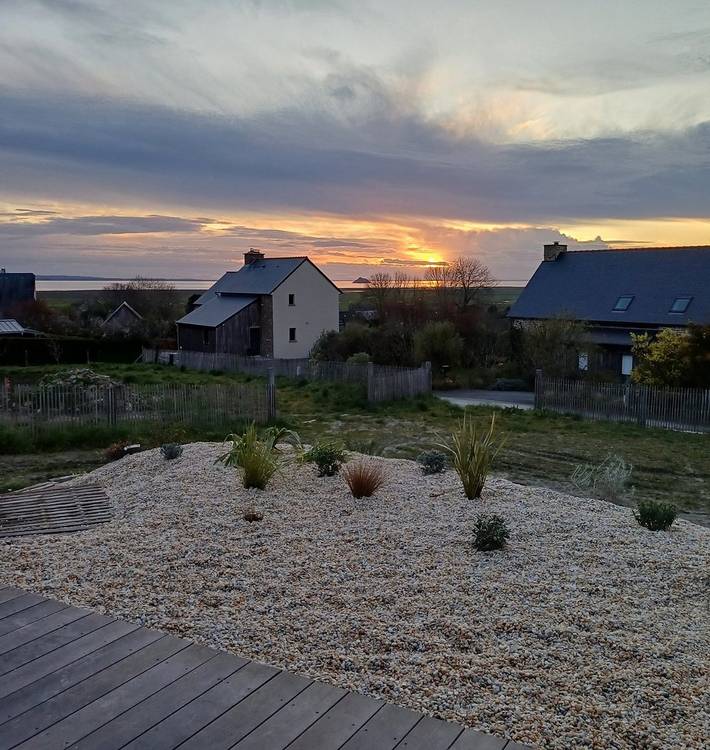 Gîte pour 6 personnes, avec jacuzzi ainsi que terrasse et jardin à Vains - 4