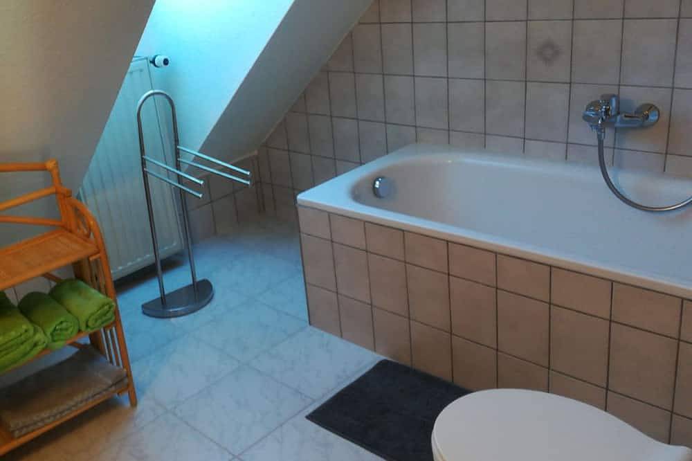 Ganze Wohnung, Ferienwohnung, 55 qm, 1 Schlafzimmer, Badewanne, Balkon und Garten, max. 4 Personen in Bernau bei Berlin, Barnimerland Region