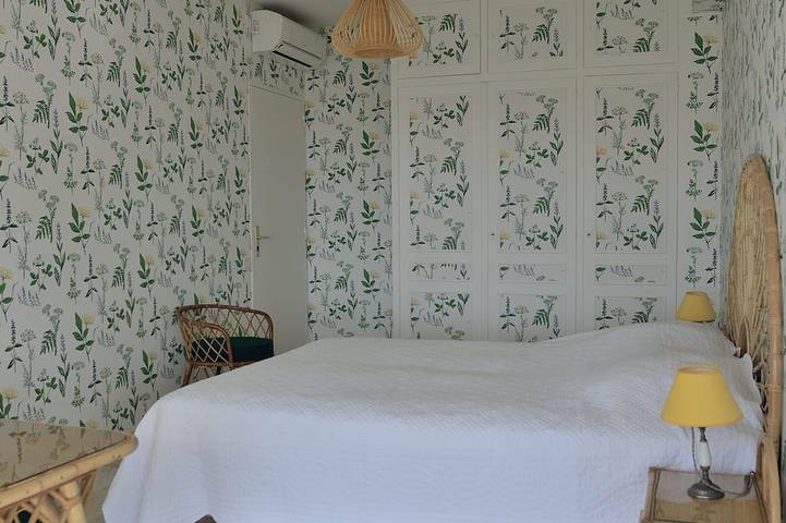 Gîte pour 4 personnes, avec Balcon et Jacuzzi ainsi que Jardin et Piscine dans Chateau Et Parc Vallombrosa Cannes - 4