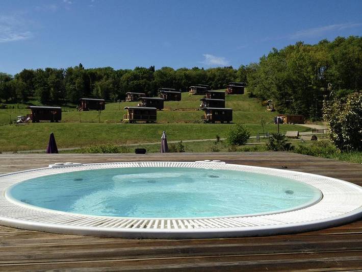 Domaine d'Escapa - Hébergement 1/6 personnes - Cabane et jacuzzi privatif in Estipouy, Gers