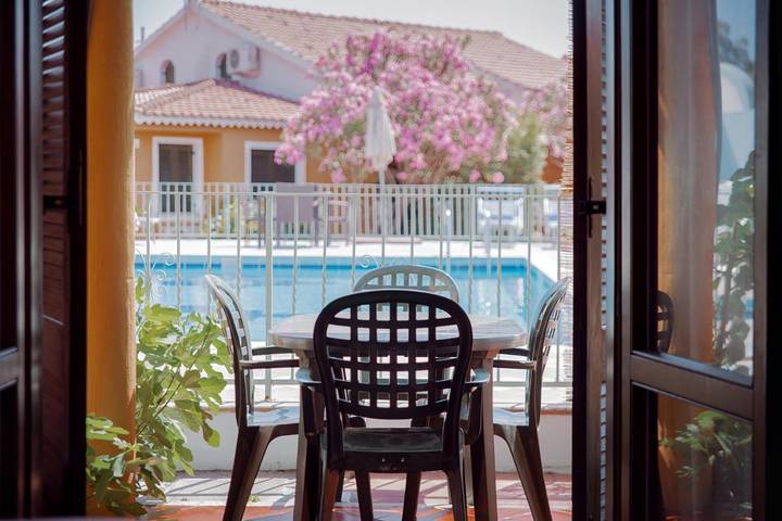 Ferienwohnung für 4 Personen, mit Terrasse und Garten sowie Kinderpool und Pool