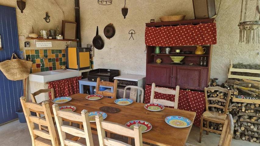 Location de vacances pour 12 personnes, avec jardin et vue à Thoard - 4