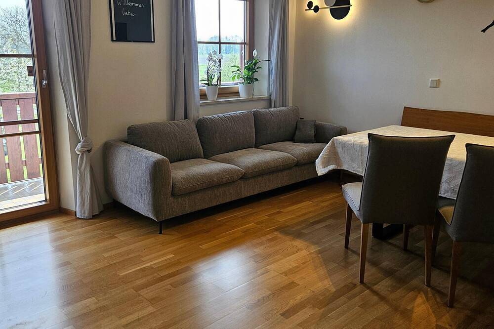 Ganze Wohnung, Ferienwohnung Hochfelln, 3-Sterne mit 55 qm bis 4 Pers. in Gollenshausen am Chiemsee, Gstadt am Chiemsee