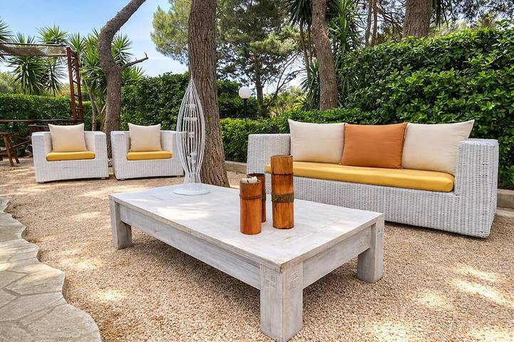 Villa for 14 people, with balcony and garden in Taranto