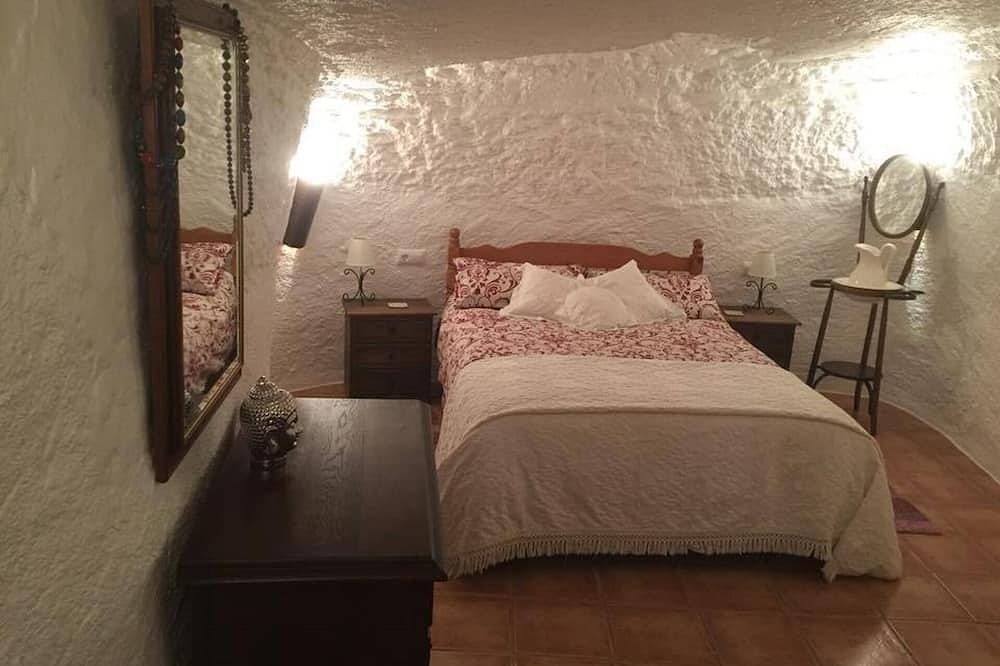 Cave House with a spectacular view of the village and across to Sagra in Galera, Geoparque de Granada