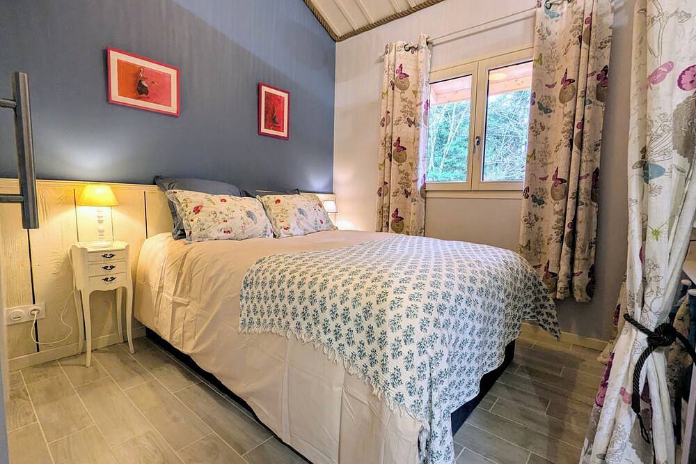 Cosy self-catering cottage, near the center of Le Chambon-sur-Lignon, on the edge of a forest in Le Chambon-sur-Lignon, Zentralmassiv