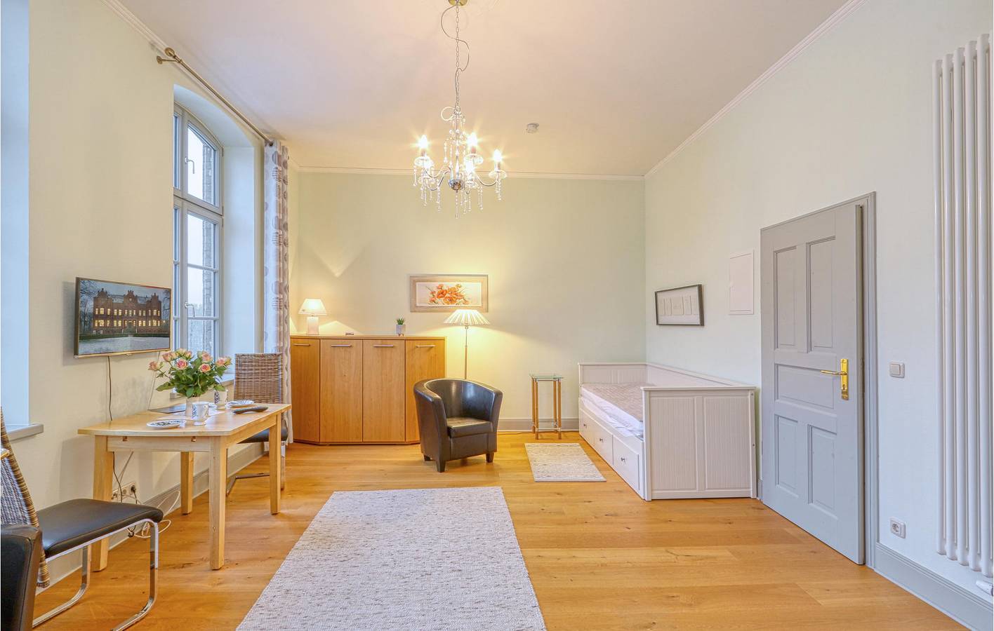 Ganze Ferienwohnung, Ferienwohnung am See mit Terrasse, Parkplatz & TV | Krakow am See in Alt Sammit, Krakow am See