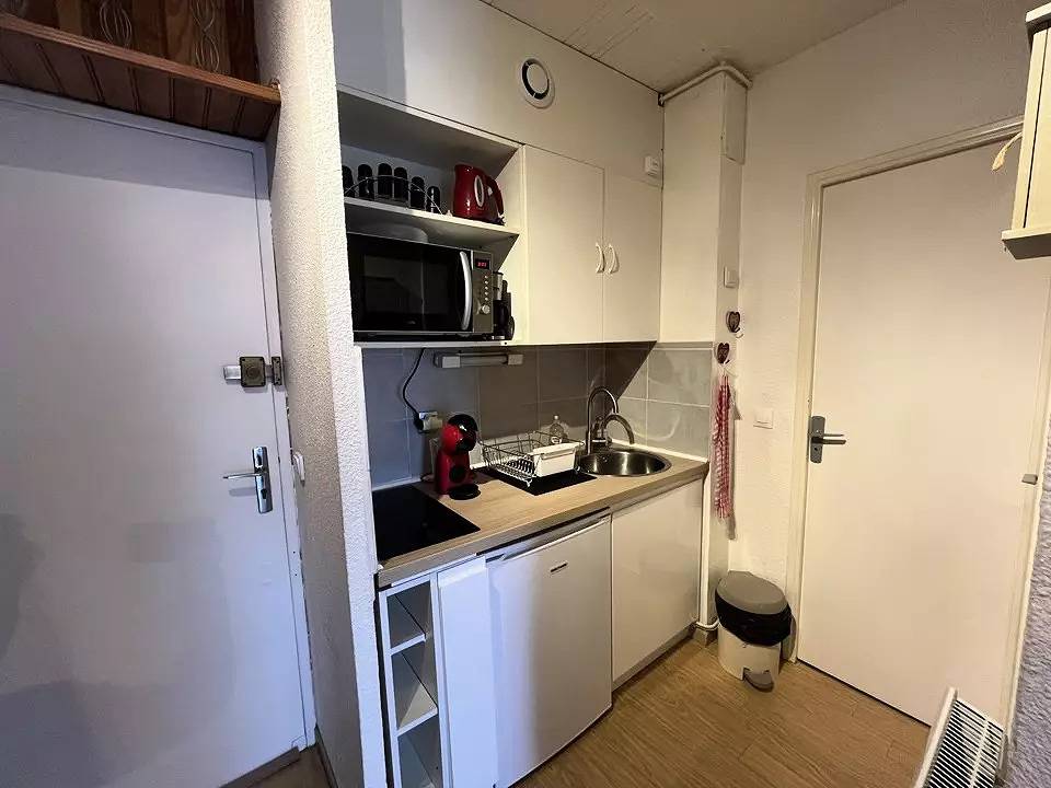 Entire apartment, T2/cabine 4 people with views of the lake and mountains in Les Angles, Prades region